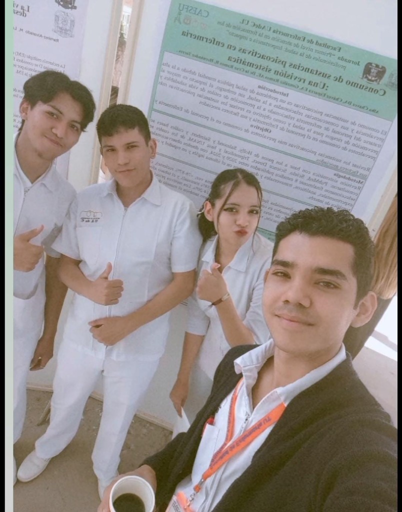 Equipo Luz De Vida presentando investigación