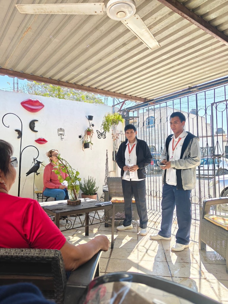 Equipo realizando visita domiciliaria